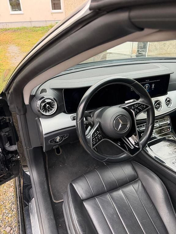 Gebraucht Mercedes E200 197 PS (144 kW) 2021 Schwarz Cabrio