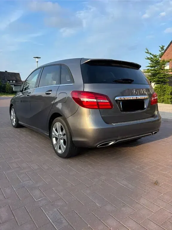 Gebraucht Mercedes B180 Style 122 PS (89 kW) 2015 Grau Van / Kleinbus