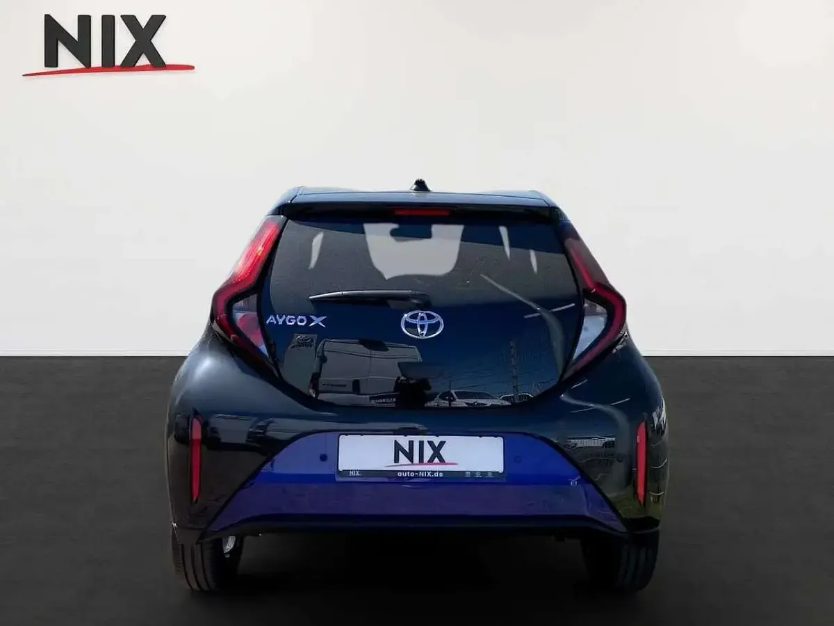 Neu Toyota Aygo X Comfort 72 PS (52 kW) 2025 Juniper blue/black mica SUV