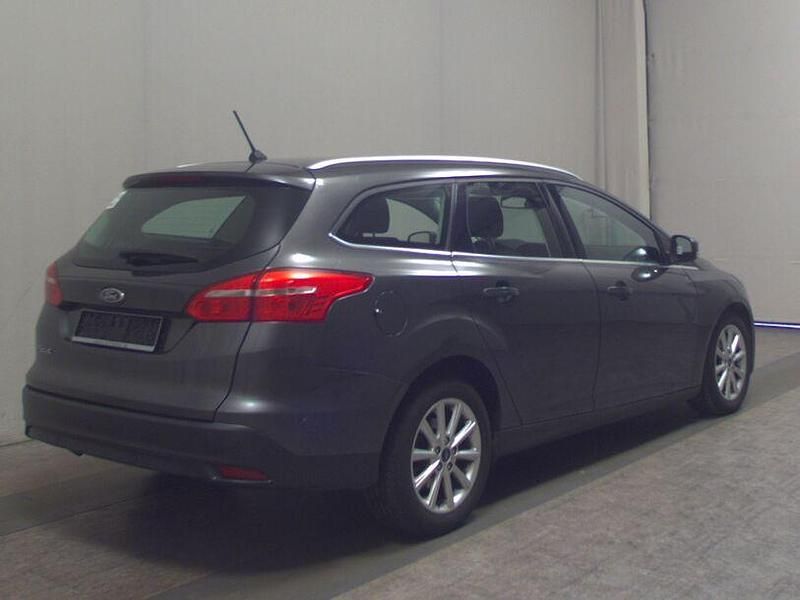 Gebraucht Ford Focus Titanium 120 PS (88 kW) 2018 Grau Kombi