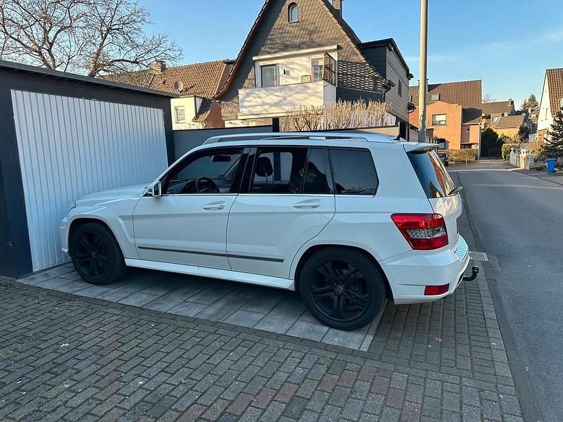 Weiß Gebraucht 2010 Mercedes GLK350 AMG SUV | 13.500 € - Bild 1/4