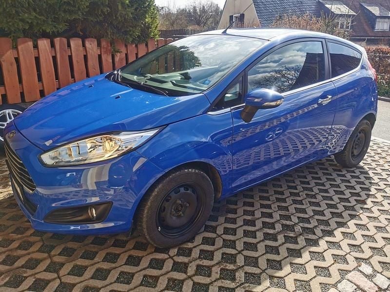 Gebraucht Ford Fiesta 101 PS (74 kW) 2013 Blau Kleinwagen