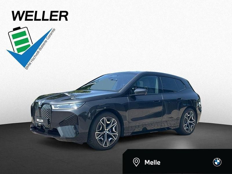 Sophistograu (grau) Gebraucht 2023 BMW iX Comfort Edition SUV | 72.900 € (Teuer) - Bild 1/3