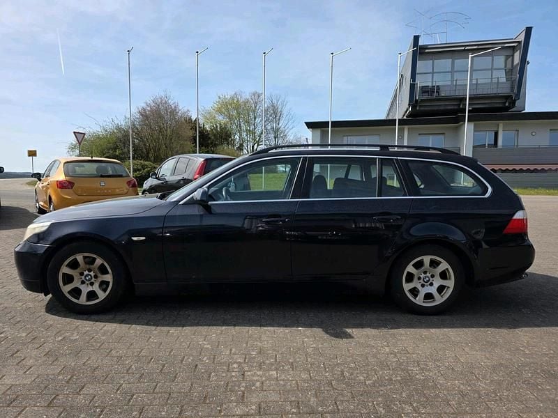 Gebraucht BMW 520 163 PS (119 kW) 2006 Blau Kombi