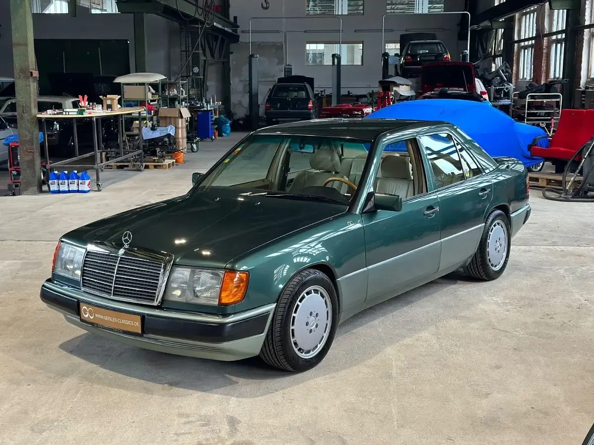 Brugt Mercedes E230 132 HK (97 kW) 1992 Grøn Sedan