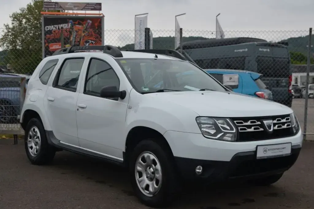 Second-hand Dacia Duster Lauréate 105 CP (77 kW) 2015 Alb SUV