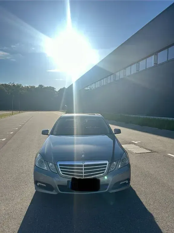 Gebraucht Mercedes E300 Avantgarde 204 PS (150 kW) 2010 Grau Limousine