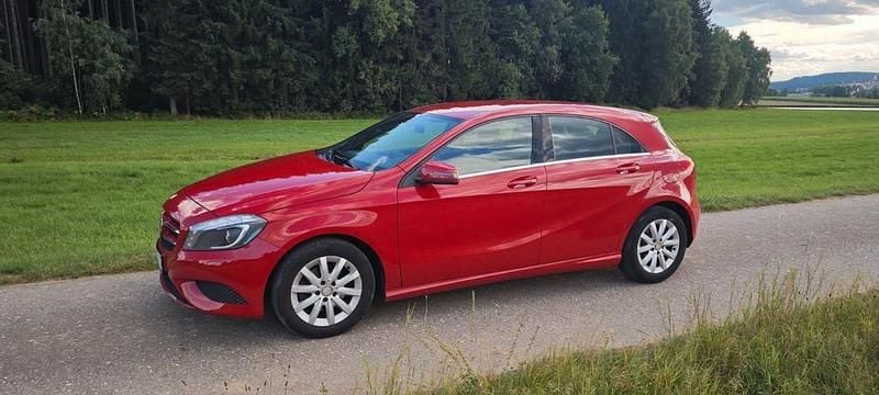 Rot Gebraucht 2013 Mercedes A180 Style Limousine | 10.000 € (Superpreis) - Bild 1/4