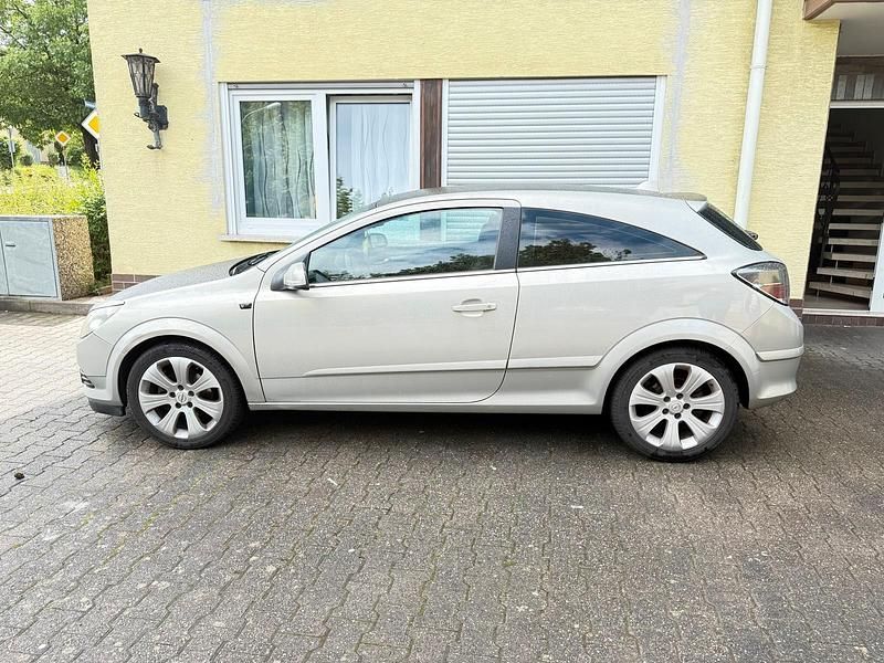 Gebraucht Opel Astra GTC 105 PS (77 kW) 2005 Andere farben Coupé