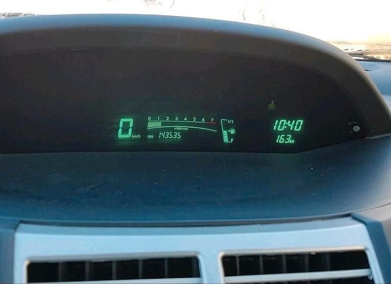 Gebraucht Toyota Yaris 68 PS (50 kW) 2008 Rot Kleinwagen