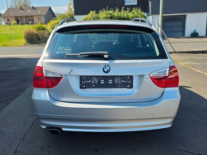 Gebraucht BMW 318 143 PS (105 kW) 2008 Silber Kombi