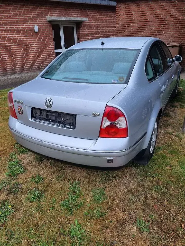 Gebraucht VW Passat 116 PS (85 kW) 2001 Silber Limousine
