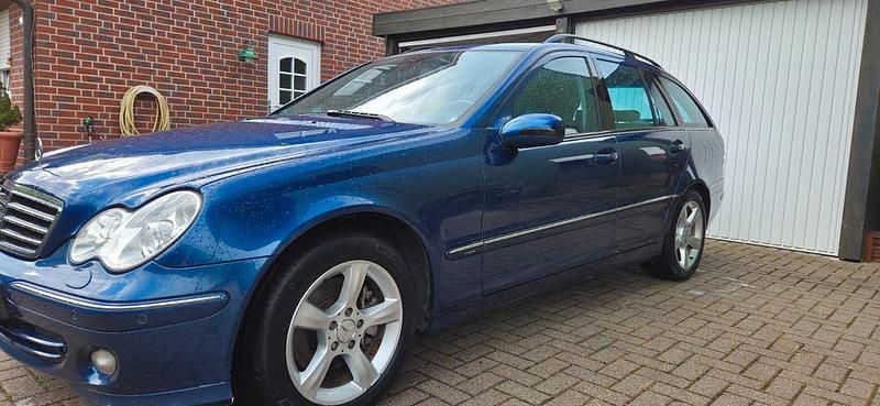 Blau Gebraucht 2006 Mercedes C230 Avantgarde Limousine | 2.800 € - Bild 1/4
