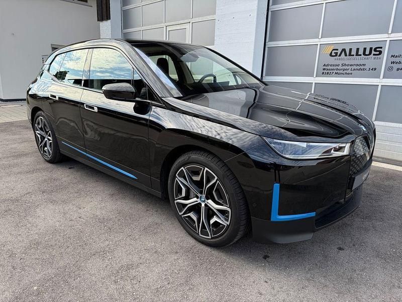 Gebraucht BMW iX Sport Line 239 kW (326 PS) 2024 Black sapphire metallic SUV