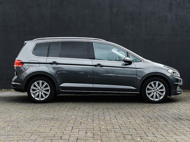 Gebraucht VW Touran Highline 150 PS (110 kW) 2017 Grau Van / Kleinbus
