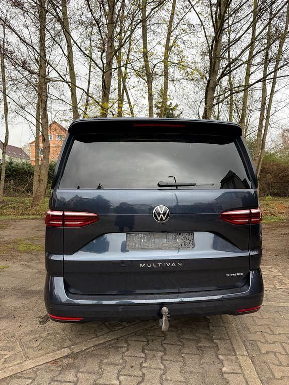 Second-hand VW Multivan 150 CP (110 kW) 2022 Albastru Monovolum