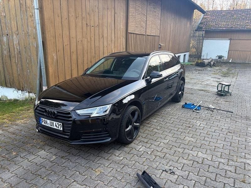 Gebraucht Audi A4 150 PS (110 kW) 2018 Schwarz Kombi
