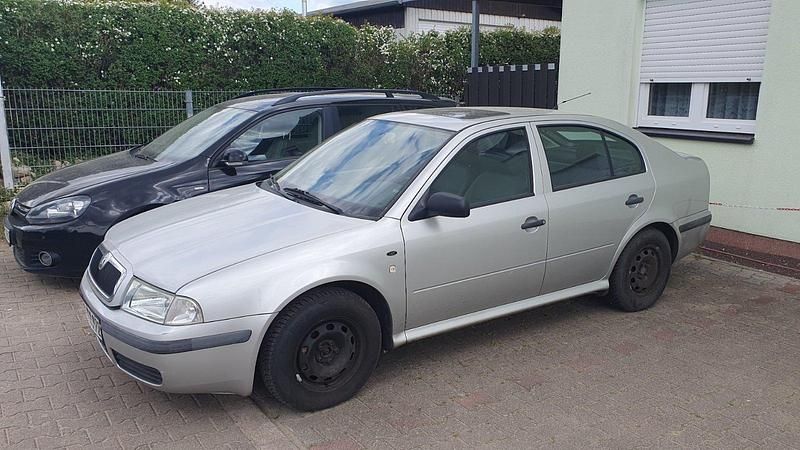 Gebraucht Skoda Octavia Classic 75 PS (55 kW) 2001 Silber Limousine