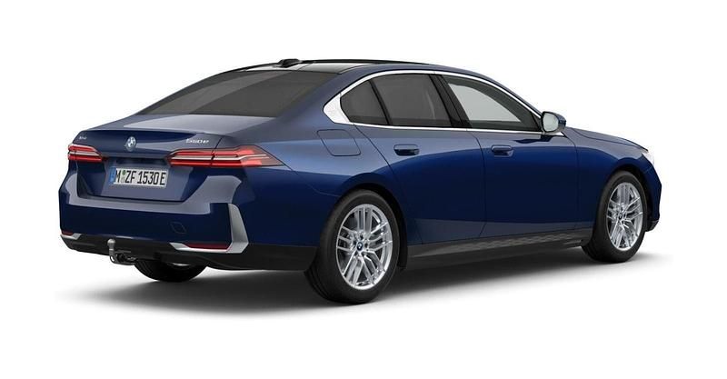 Gebraucht BMW 550e Comfort Edition 489 PS (359 kW) 2024 Blau Limousine