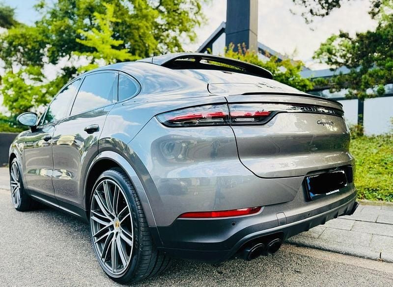 Grau Gebraucht 2019 Porsche Cayenne S Chrono SUV | 60.999 € (Teuer) - Bild 1/4
