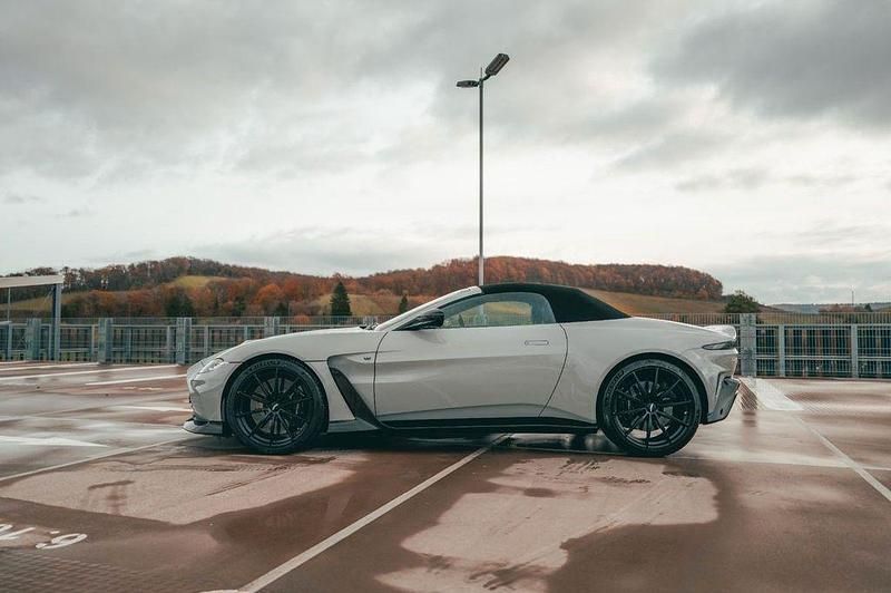 Gebraucht Aston Martin V12 Vantage 700 PS (514 kW) 2024 Grau Cabrio