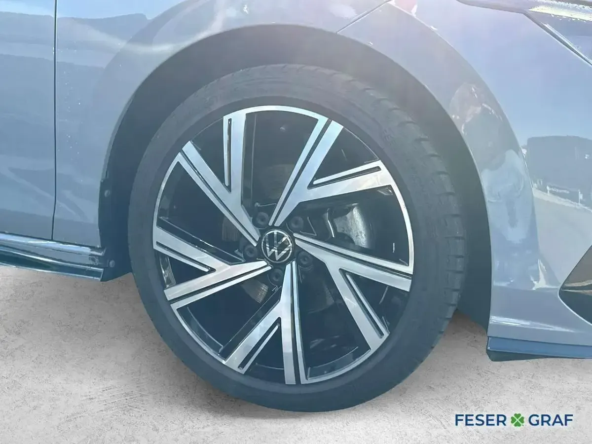 Second-hand VW Golf VIII R-line 131 CP (96 kW) 2022 Gri Break