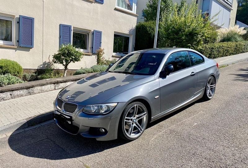 Gebraucht BMW 325 M Sport 218 PS (160 kW) 2012 Grau Coupé