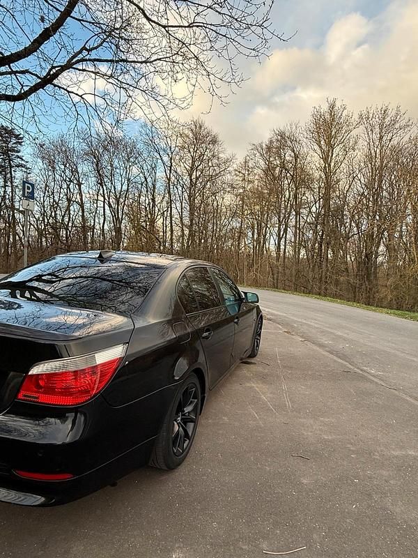 Gebraucht BMW 523 177 PS (130 kW) 2007 Schwarz Limousine