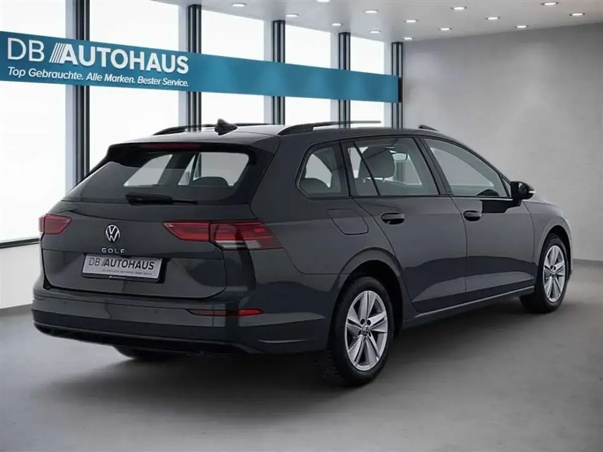 Gebraucht VW Golf VIII Life 110 PS (80 kW) 2024 Grau Kombi