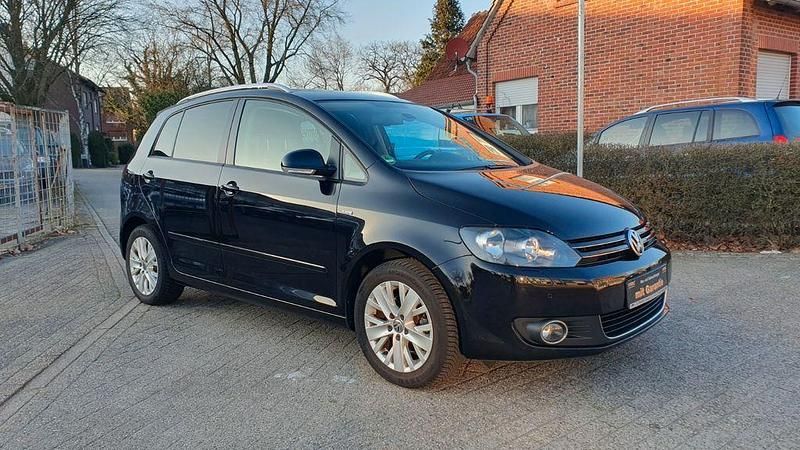 Second-hand VW Golf VII Life 105 CP (77 kW) 2014 Negru Berlinǎ