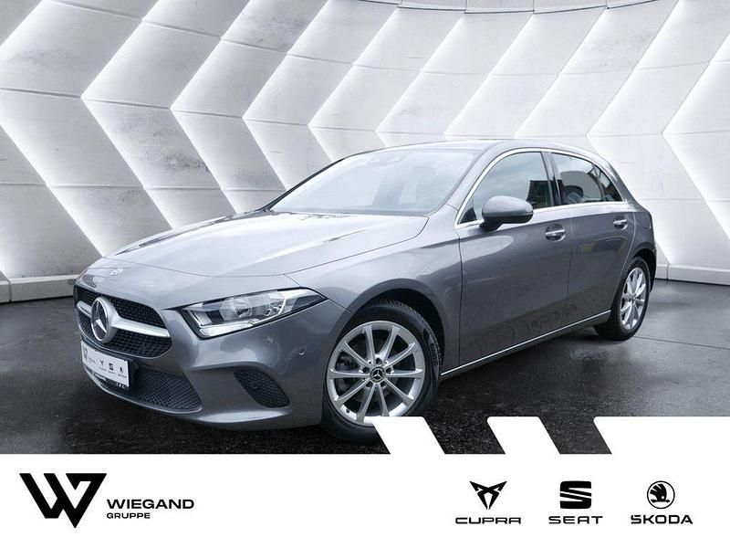 Grau Gebraucht 2021 Mercedes A180 Progressive Limousine | 24.682 € (Fairer Preis) - Bild 1/4