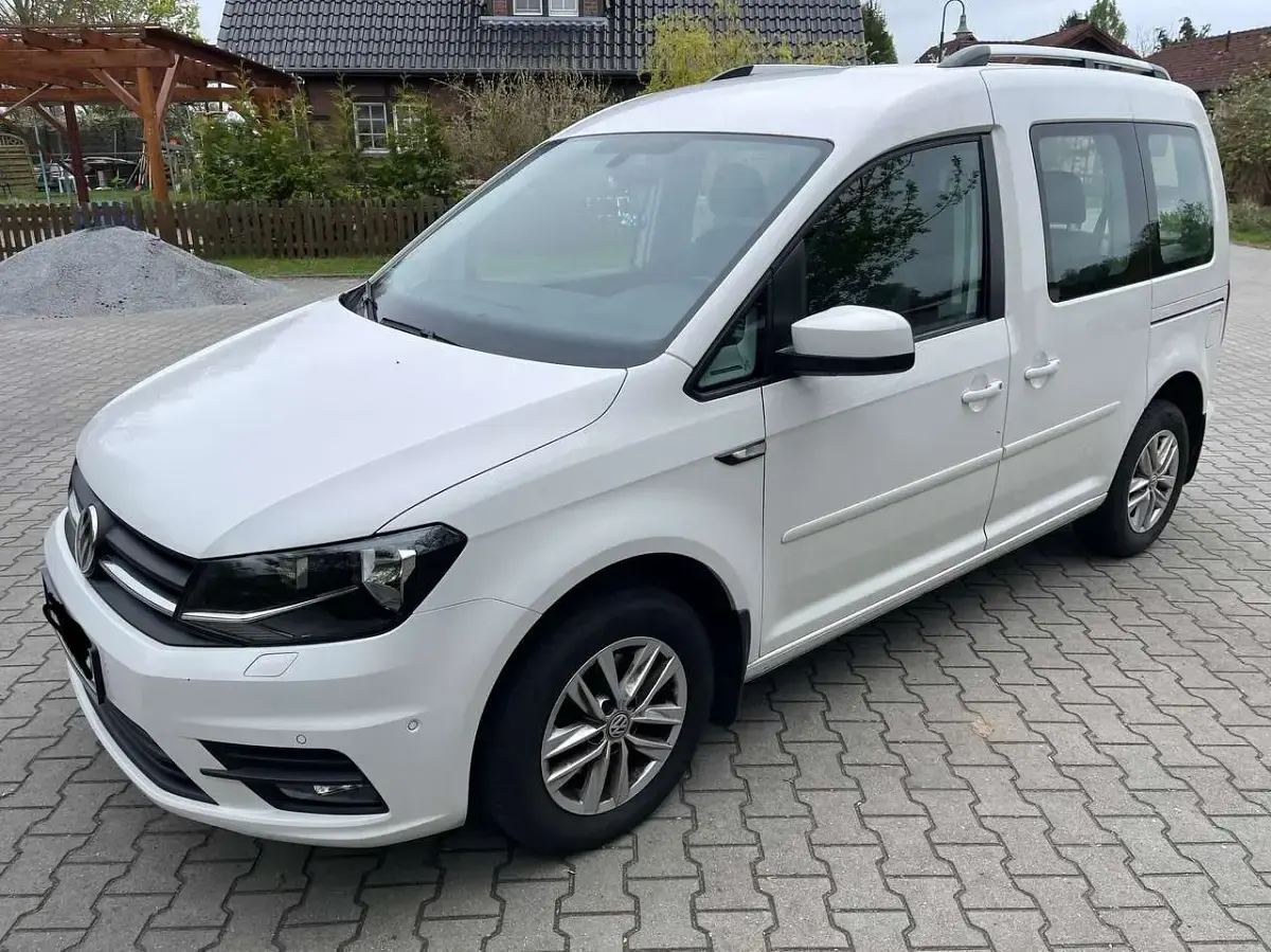 Second-hand VW Caddy 102 CP (75 kW) 2019 Alb Monovolum