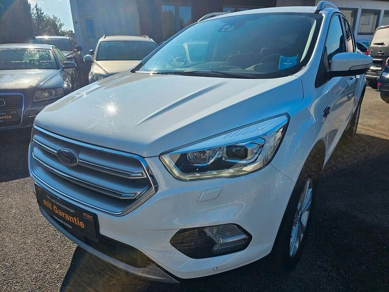 Weiß Gebraucht 2019 Ford Kuga Titanium SUV | 15.900 € (Fairer Preis) - Bild 1/4