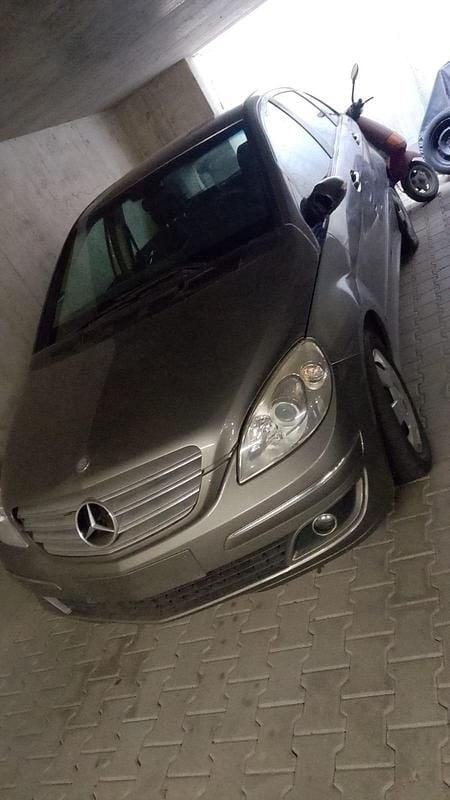 Gebraucht Mercedes B200 136 PS (100 kW) 2007 Grau Van / Kleinbus