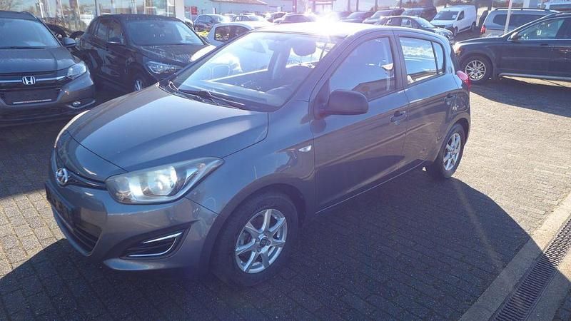 Gebraucht Hyundai i20 Edition 86 PS (63 kW) 2014 Grau Kleinwagen
