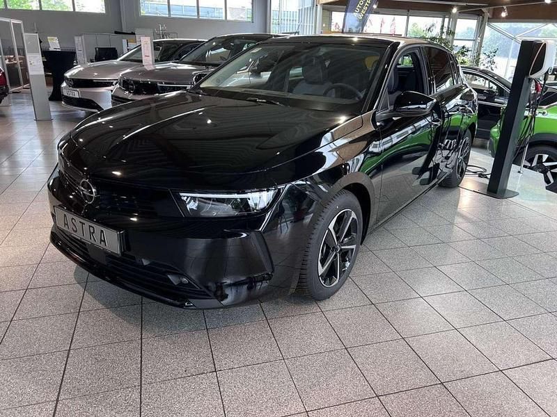 Lackierung schwarz perla nera Neu 2024 Opel Astra Edition Limousine | 25.590 € (Fairer Preis) - Bild 1/4