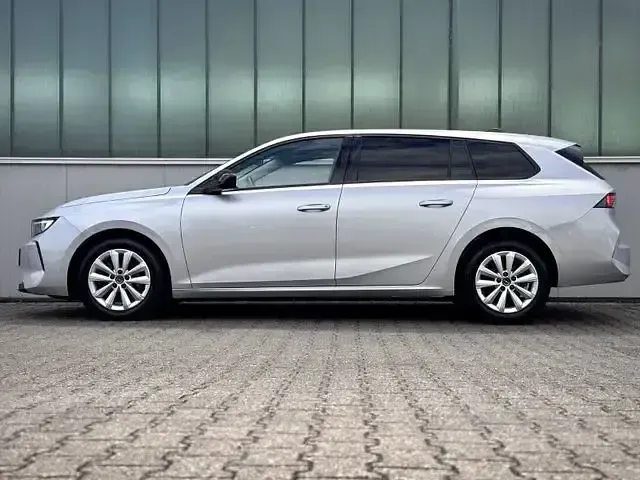 Gebraucht Opel Astra Business Edition 131 PS (96 kW) 2023 Silber Kleinwagen