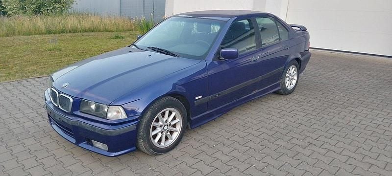 Blau Gebraucht 1997 BMW 316 Sport Line Limousine | 1.999 € - Bild 1/4