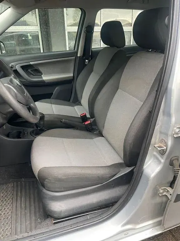 Gebraucht Skoda Fabia Classic 90 PS (66 kW) 2011 Silber Limousine