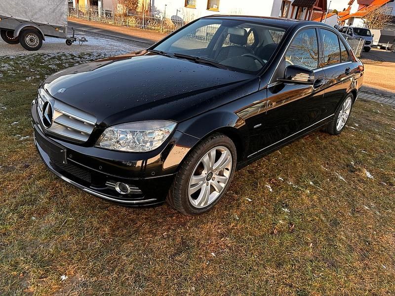 Schwarz Gebraucht 2011 Mercedes C200 Limousine | 8.800 € (Guter Preis) - Bild 1/4