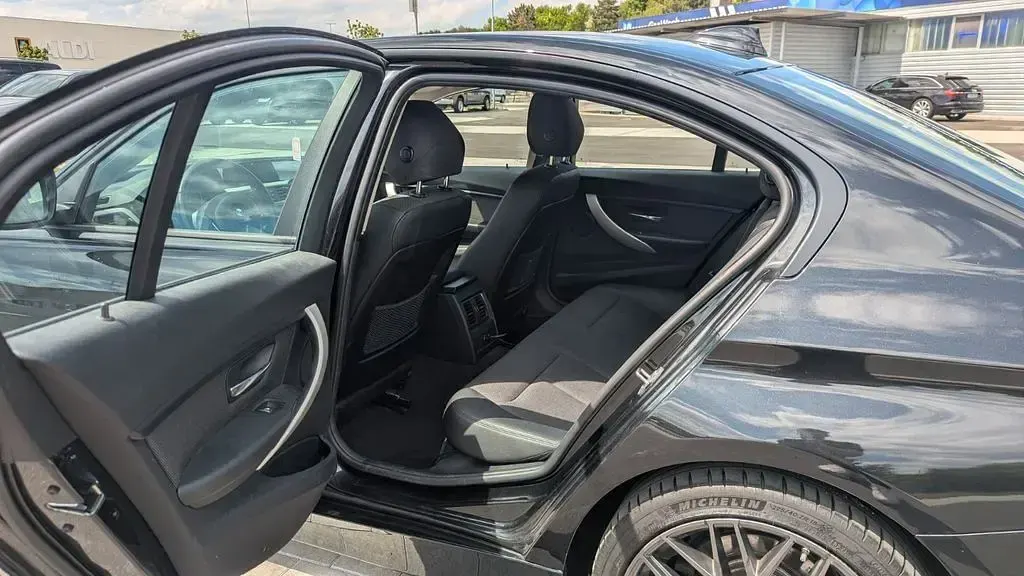 Gebraucht BMW 320 Advantage 190 PS (139 kW) 2017 Schwarz Limousine