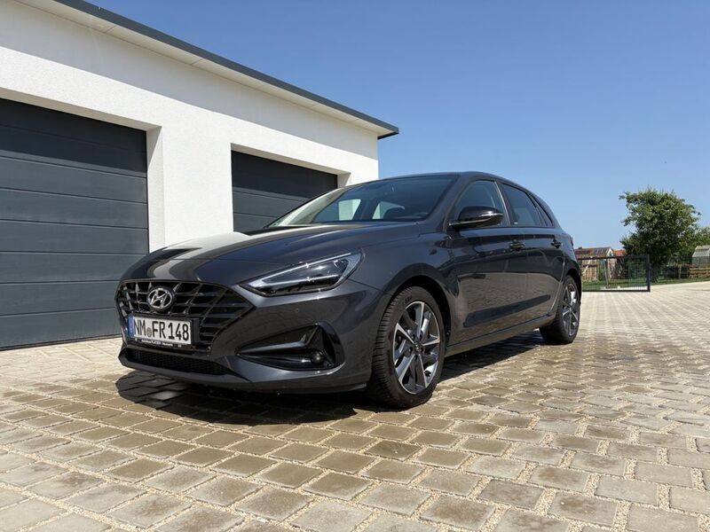 Grau Gebraucht 2022 Hyundai i30 Edition 30+ Limousine | 18.000 € (Fairer Preis) - Bild 1/4