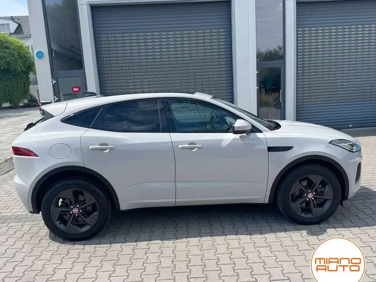 Gebraucht Jaguar E-Pace R-Dynamic 309 PS (227 kW) 2023 Borasco grey SUV