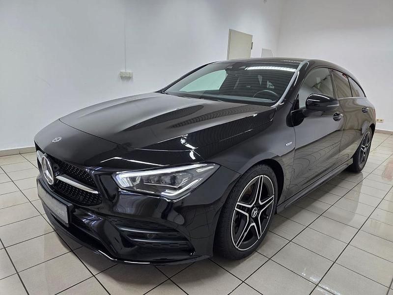 Schwarz Gebraucht 2021 Mercedes CLA250 Shooting Brake AMG Kombi | 31.990 € (Fairer Preis) - Bild 1/4