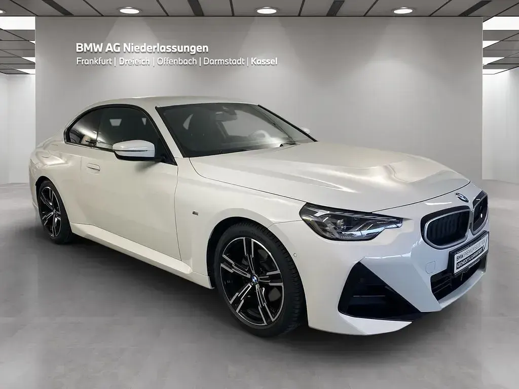 Gebraucht BMW 220 Performance 184 PS (135 kW) 2025 Weiß Coupé