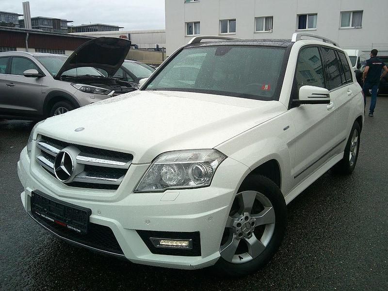 Weiß Gebraucht 2011 Mercedes GLK220 AMG SUV | 9.900 € (Superpreis) - Bild 1/4
