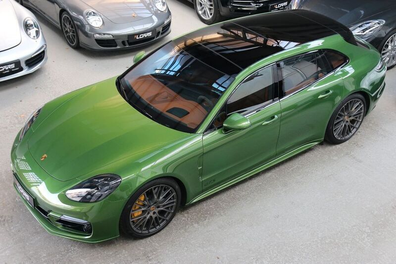 Mambagrün Gebraucht 2021 Porsche Panamera Sport Turismo Limousine | 79.990 € (Superpreis) - Bild 1/4