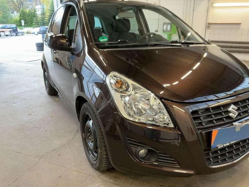 Braun Gebraucht 2013 Suzuki Splash Comfort Kleinwagen | 7.700 € (Teuer) - Bild 1/2