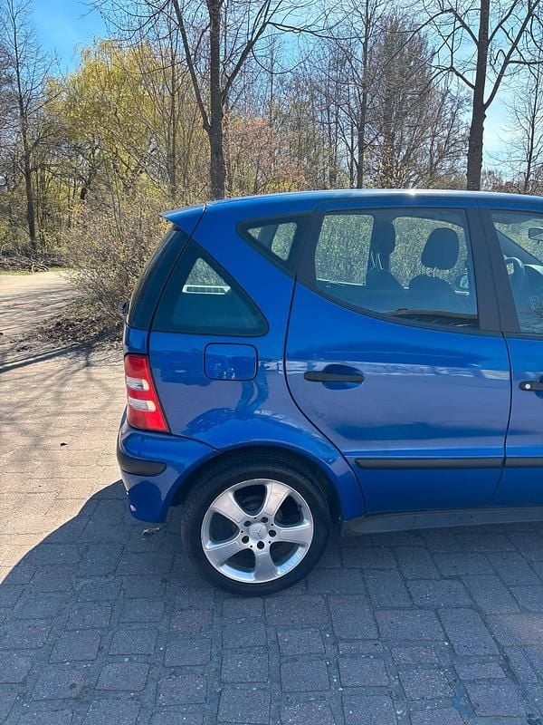 Gebraucht Mercedes A140 82 PS (60 kW) 2001 Blau Limousine