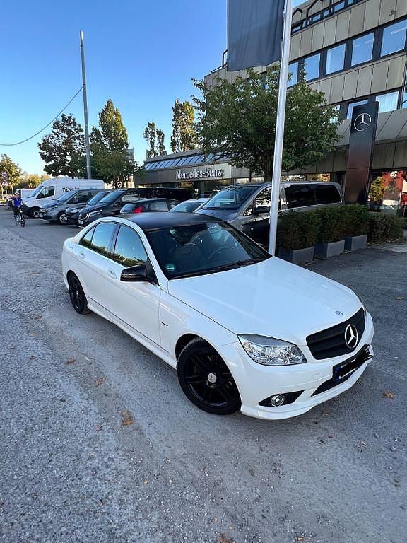 Weiß Gebraucht 2009 Mercedes C200 AMG line Limousine | 7.499 € (Guter Preis) - Bild 1/4
